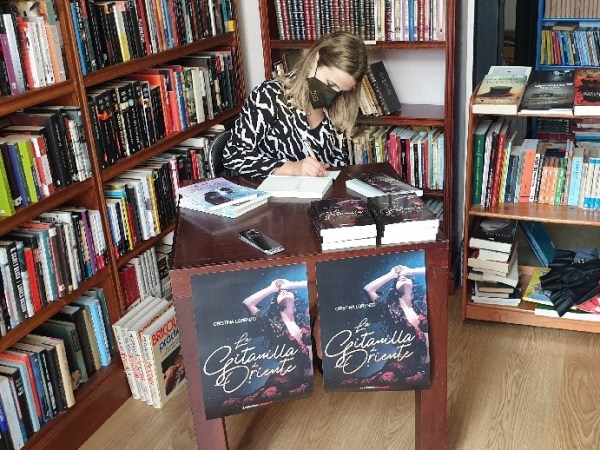 Firma de libros&nbsp;Cinania